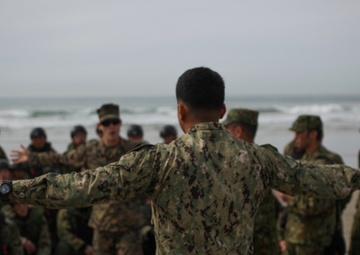 Japanese forces train with 1st Recon to enhance amphibious capabilities