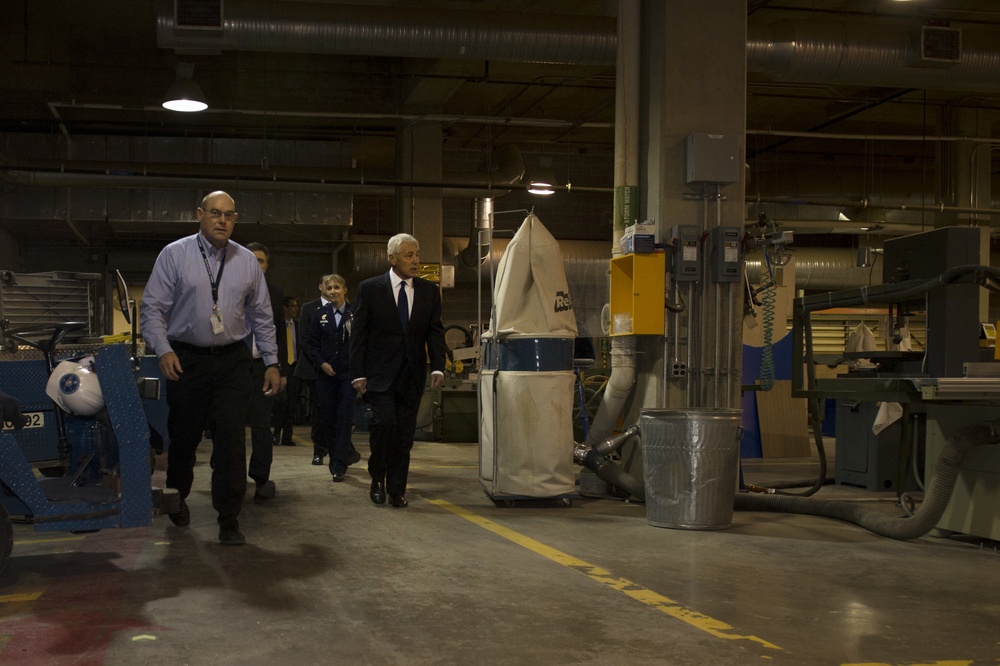 SD visits Pentagon mail room and loading dock