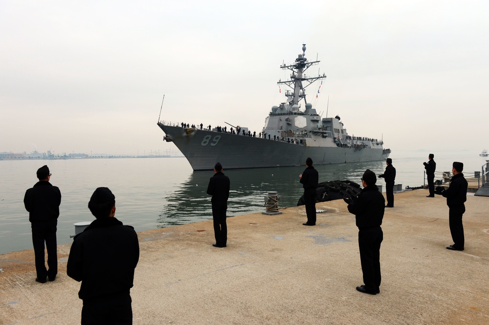 USS Mustin arrival