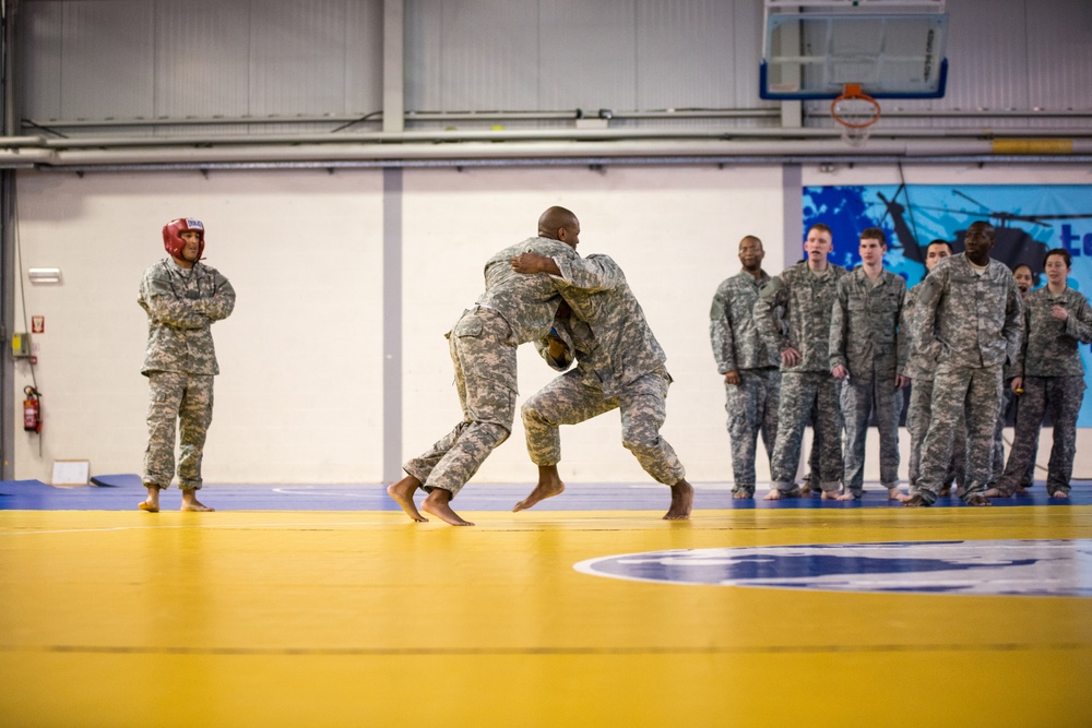 Joint Clinch Drill - Basic Combatives Course level one