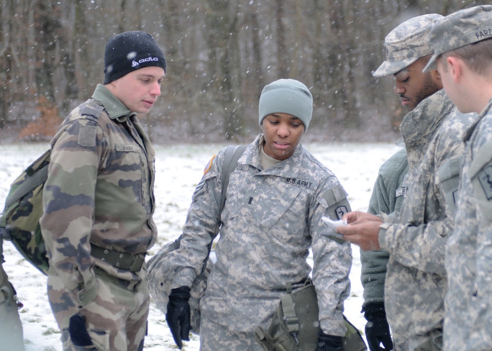 French army cadet learns the ropes from 212th CSH junior officers