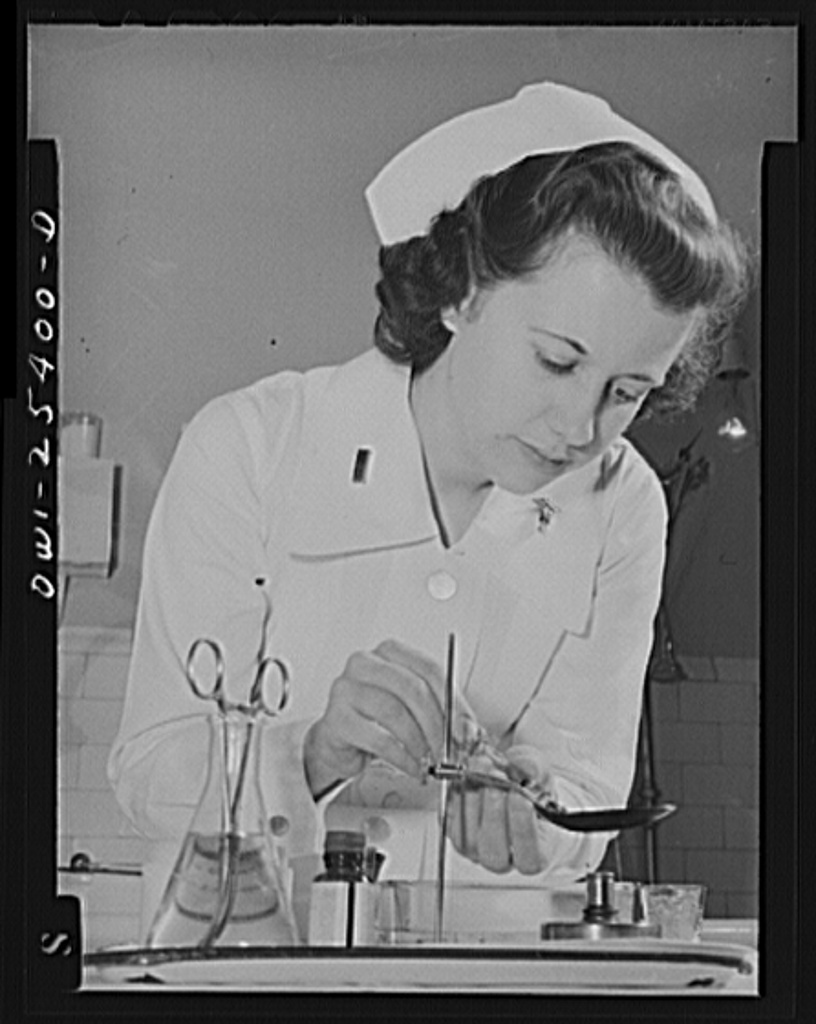 Army nurse trains at Johns Hopkins lab
