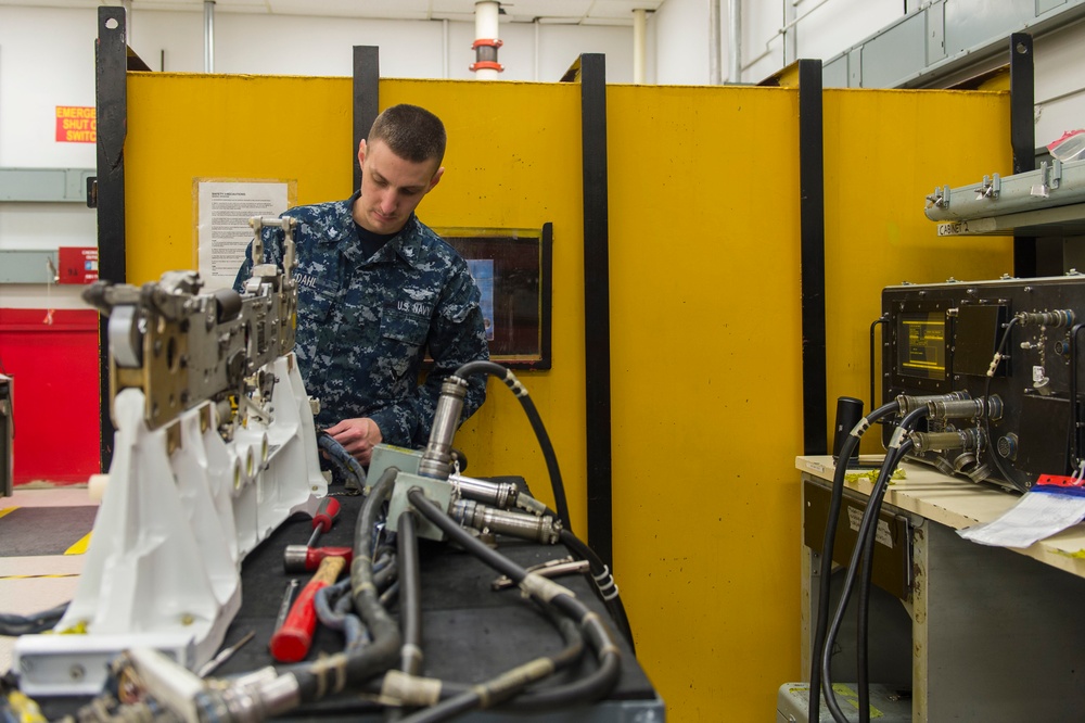 P-3 pylon maintenance