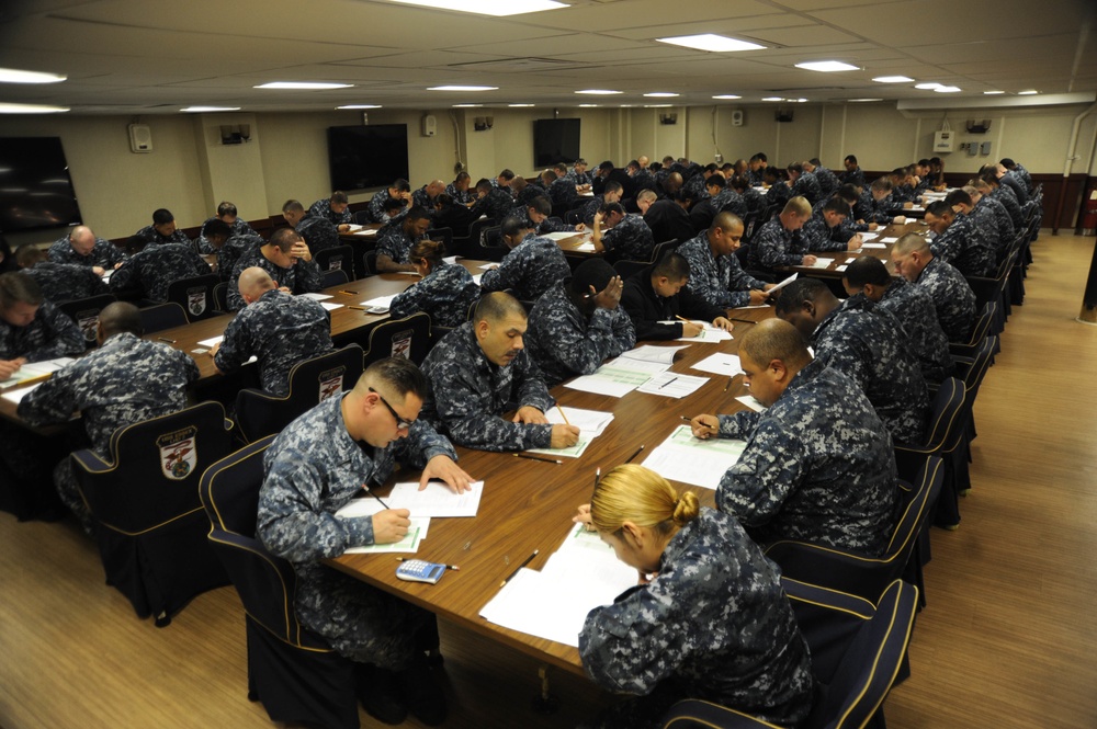 DVIDS Images Navywide chief petty officer advancement examination [Image 2 of 2]