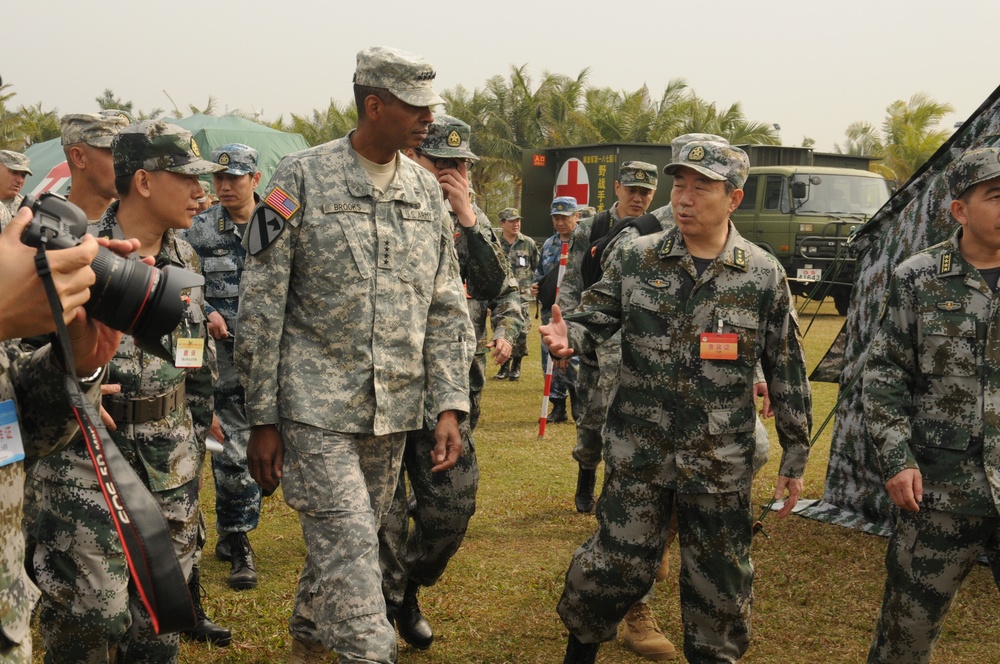 Gen. Brooks visits 2015 Pacific Resilience Disaster Management Exchange (DME)