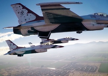 Thunderbirds perform Super Bowl XLIX flyover