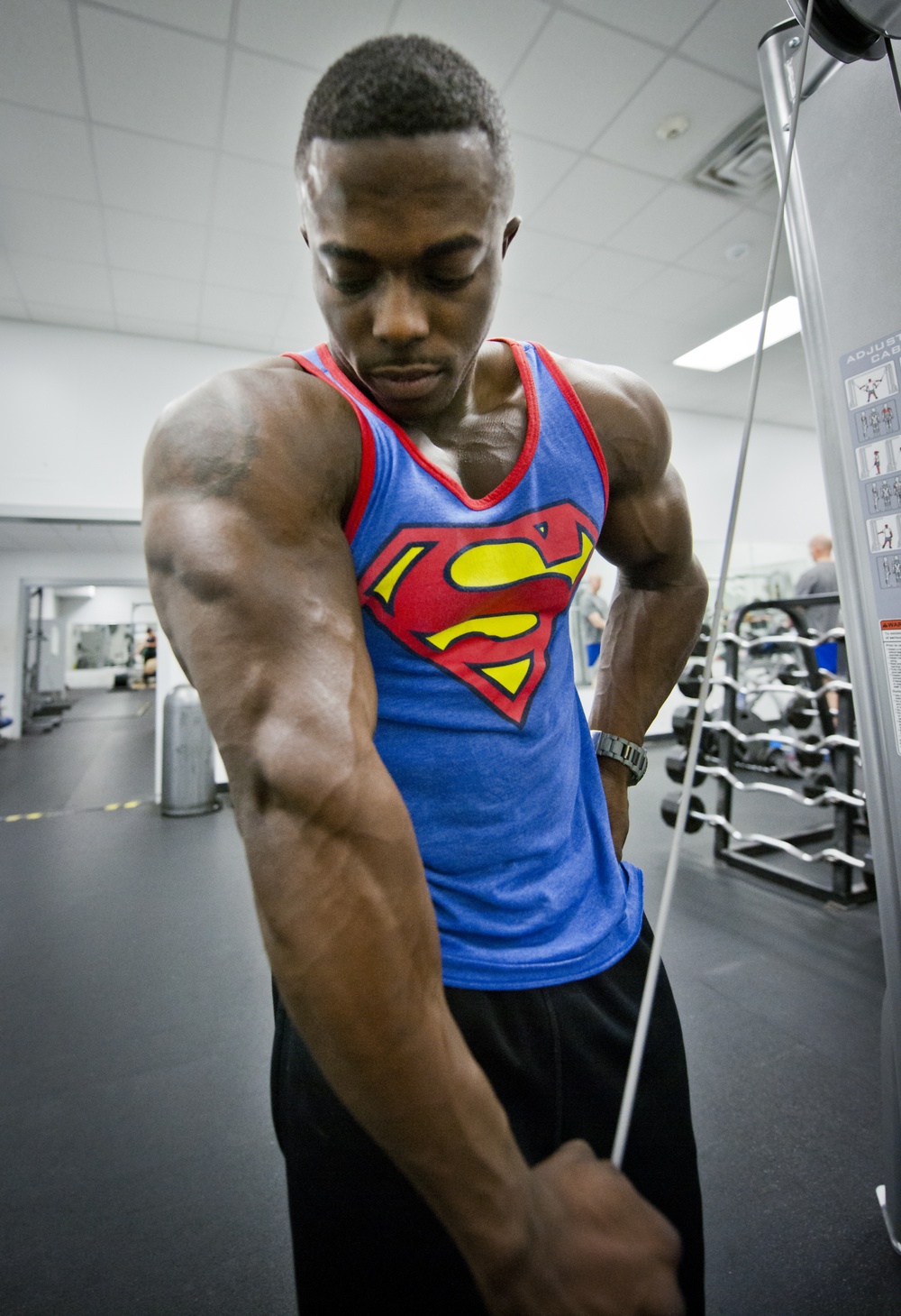 'Super' Airman becomes professional bodybuilder