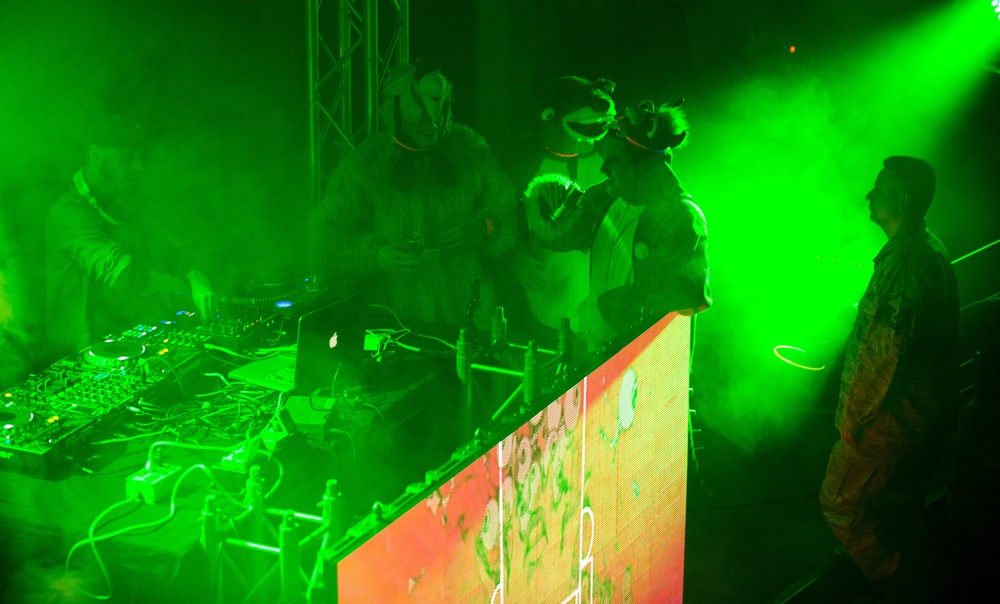 USO takes new spin on music tour