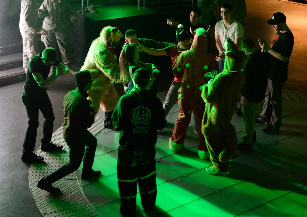 USO takes new spin on music tour