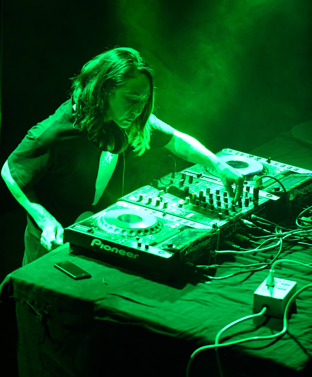 USO takes new spin on music tour