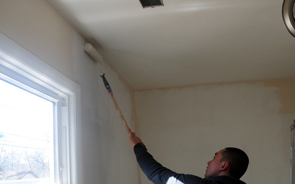 Sailors volunteer for Habitat for Humanity