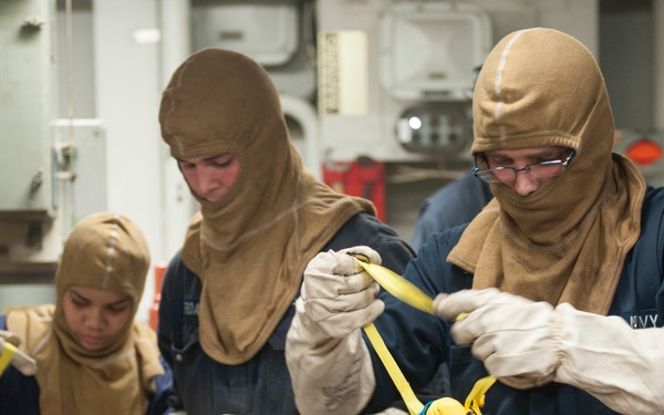 USS Bonhomme Richard: Sailors in main space fire drill training