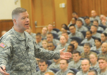 TRADOC commanding general talks with Fort Lee students