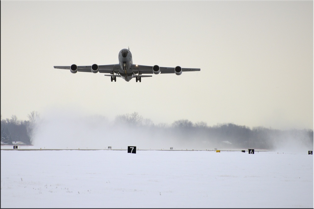 Snowy KC-135 takeoff