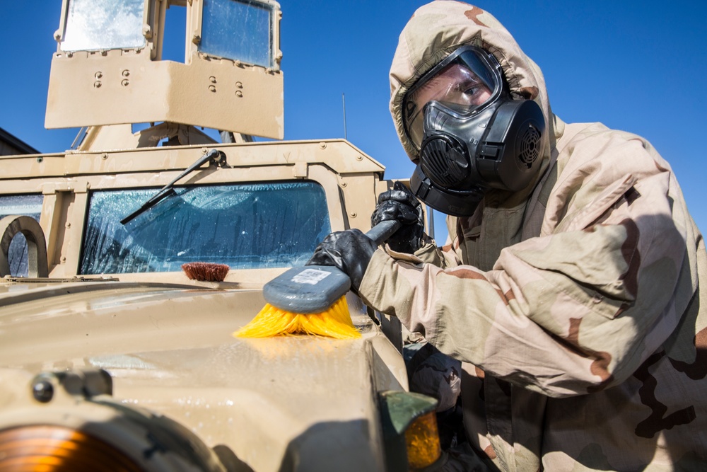 15th MEU Marines train for decontamination operations