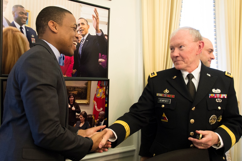 Chairman speaks with White House Fellows