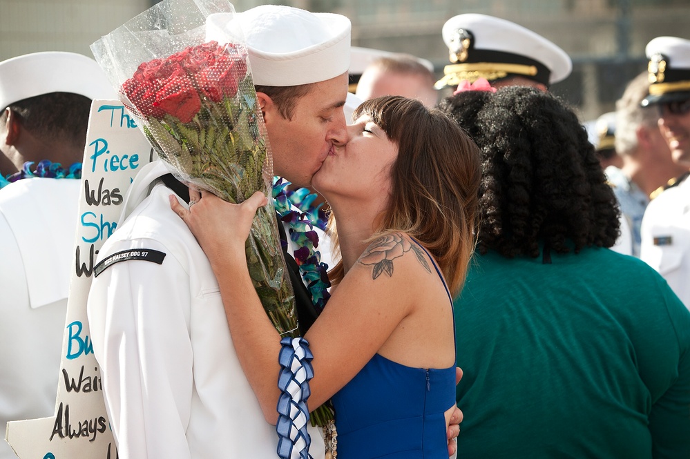 USS Halsey returns to Honolulu after completing seven-month deployment
