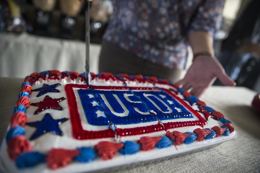 USO celebrates 74th birthday with 2015 Super Bowl party