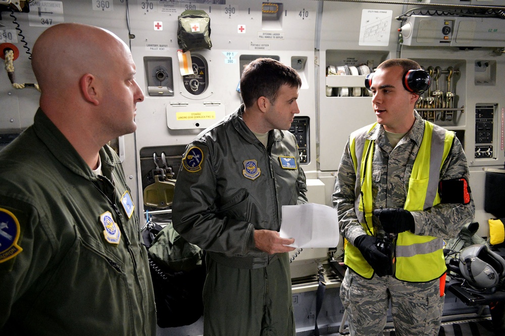 Air Mobility Command and 82nd Airborne Division exercise readiness
