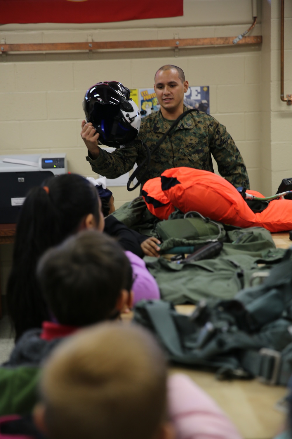 Elliot Elementary students spend day with Warlords