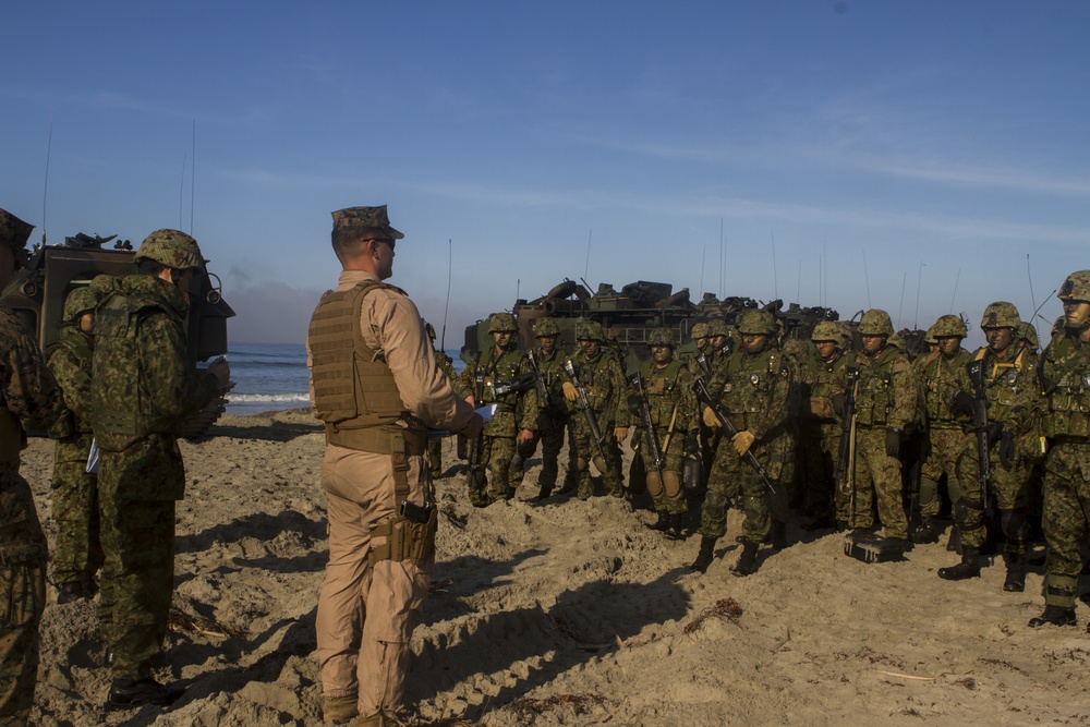 Marines and Japanese soldiers participate in amphibious assault vehicle training during Iron Fist 2015