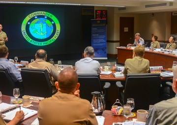 CNO participates in CFMCC Flag Officer Course discussion