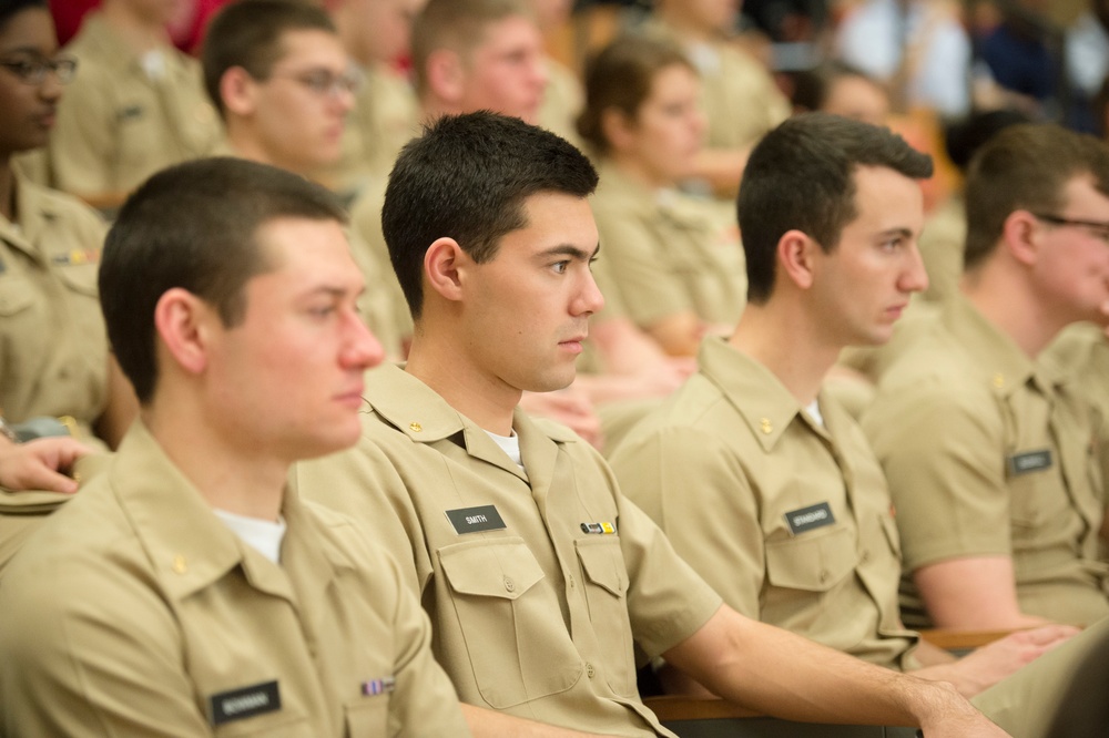 CJCS talks with ROTC cadets