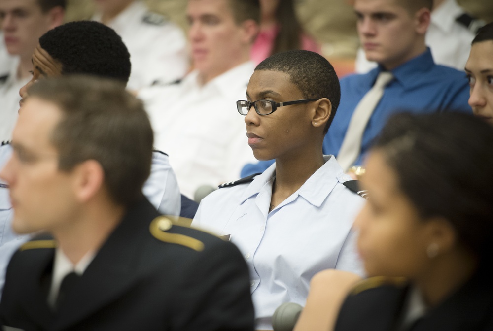 CJCS talks with ROTC cadets