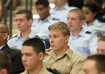 CJCS talks with ROTC cadets