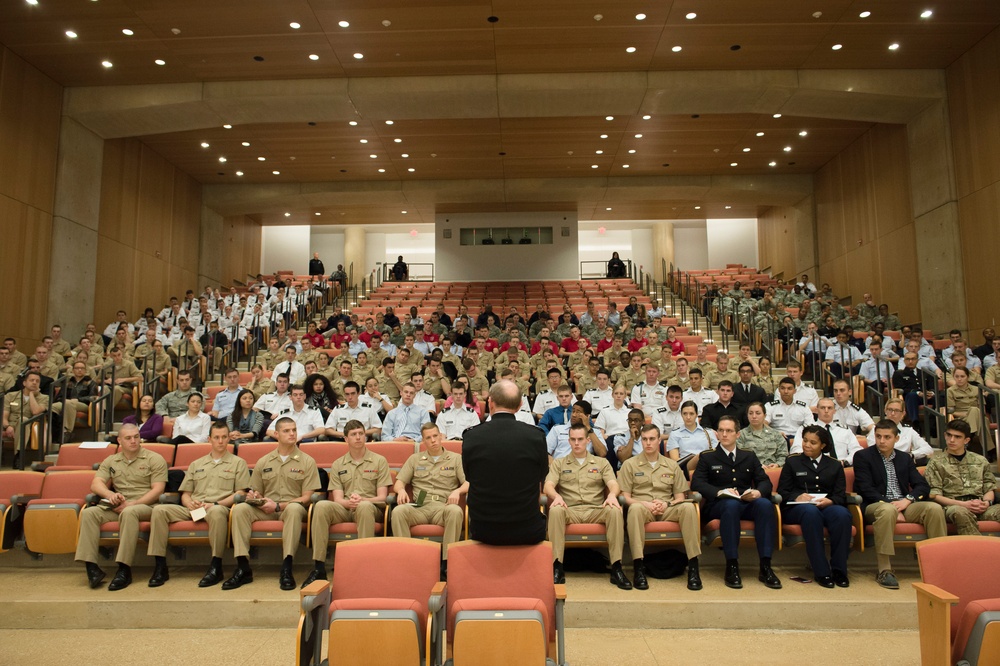 CJCS talks with ROTC cadets