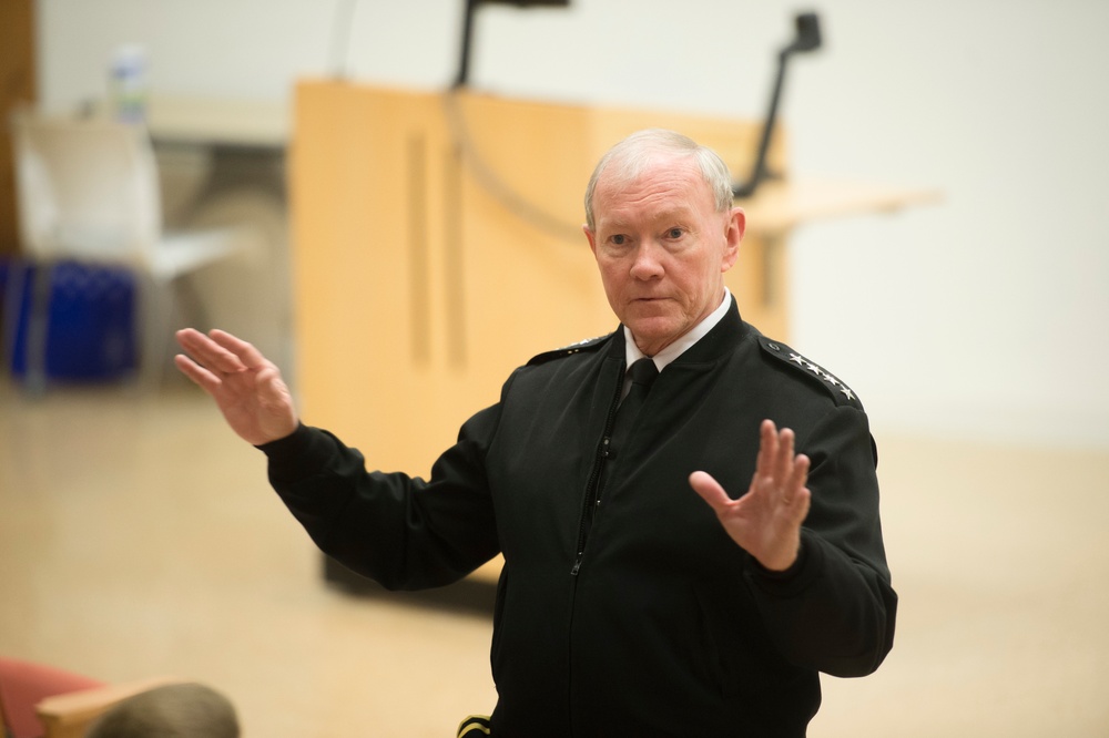 CJCS talks with ROTC cadets
