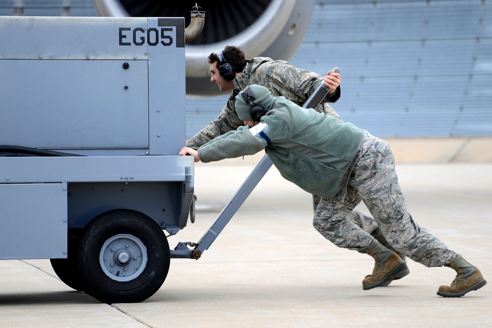 Airmen push power cart