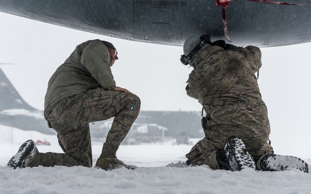 Winter Snow Storm Aircraft Maintenance!