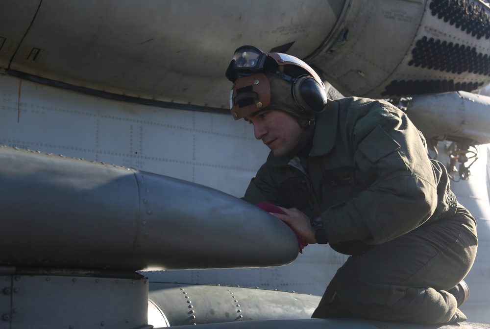 HMH-464 battle cold weather during DFT