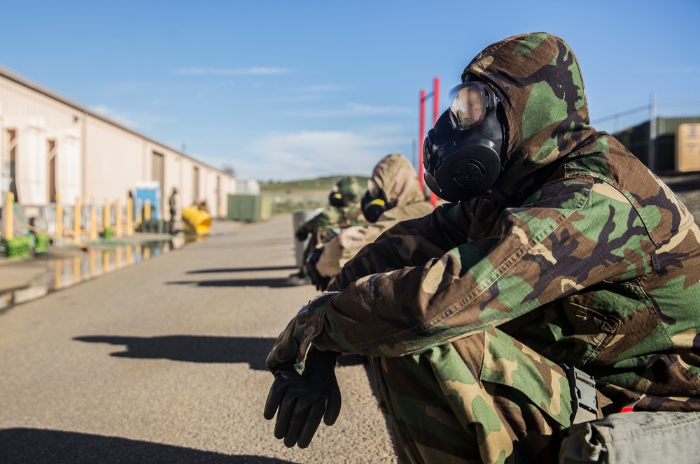 15th MEU Marines train for decontamination operations