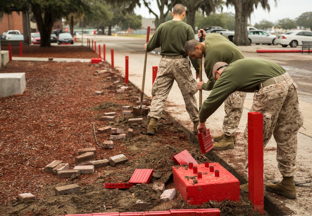 Marine recruits build small unit leadership on Parris Island