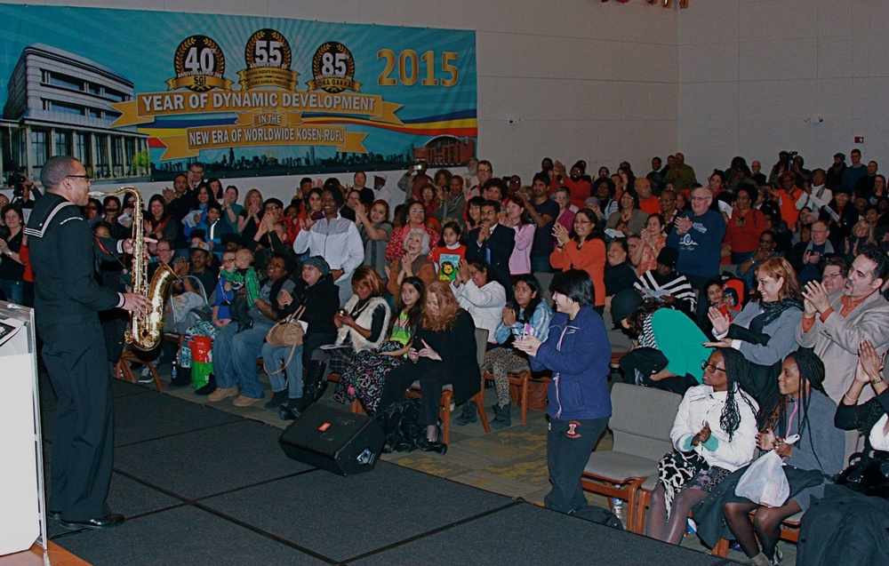 Navy Band Great Lakes performs in Chicago