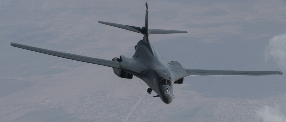 34th EBS B-1B refuels over Syria