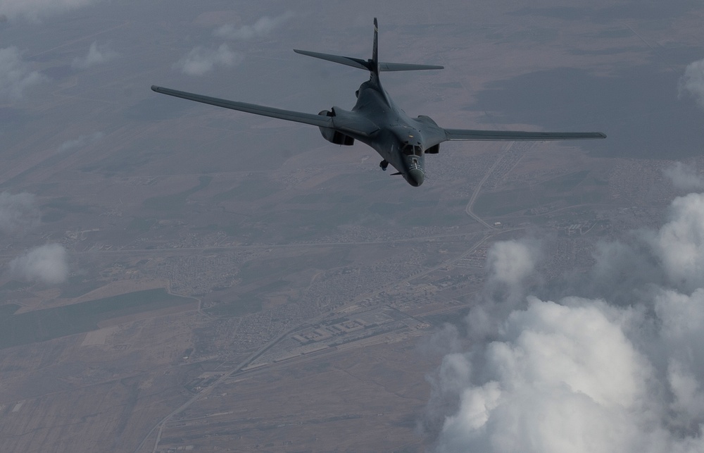 34th EBS B-1B refuels over Syria