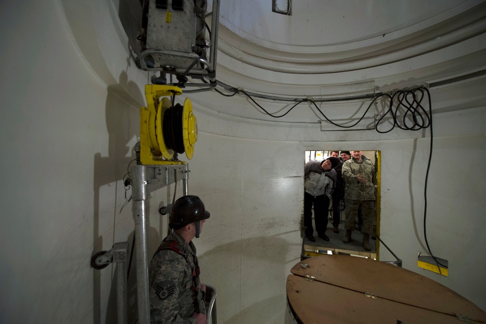 DSD visits Minot AFB