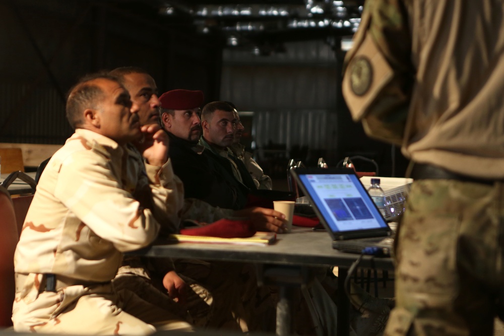 Marines and Danes give Iraqi Leaders C-IED Training