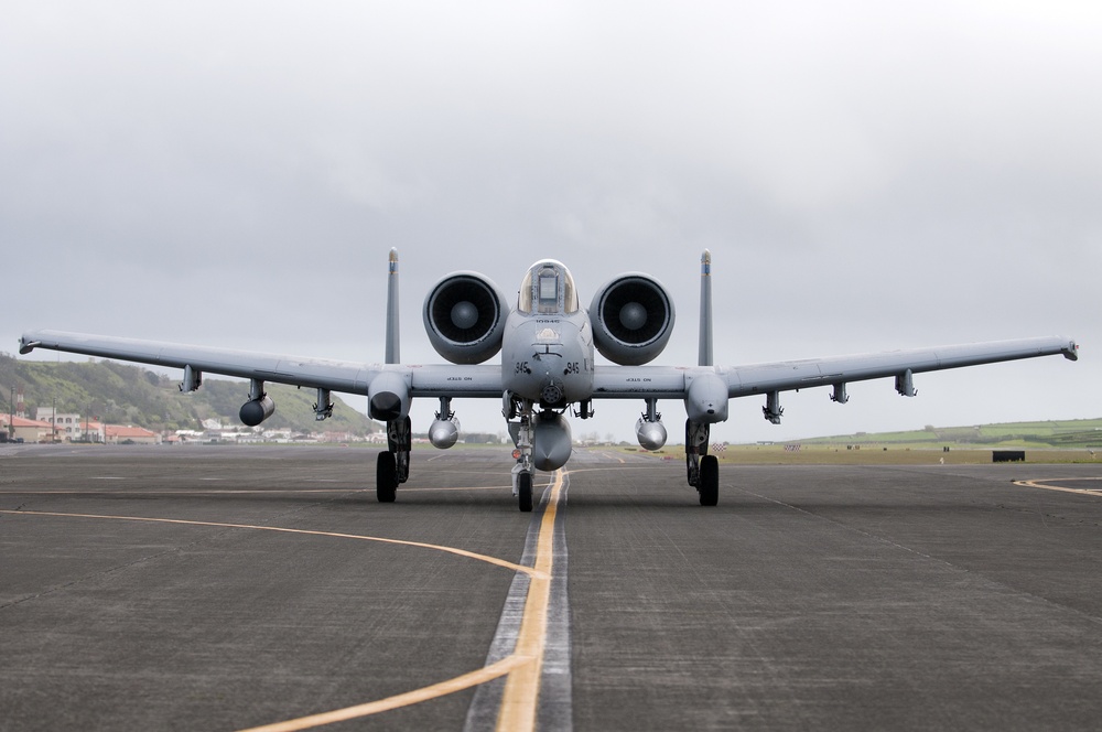 TSP A-10s land at Lajes