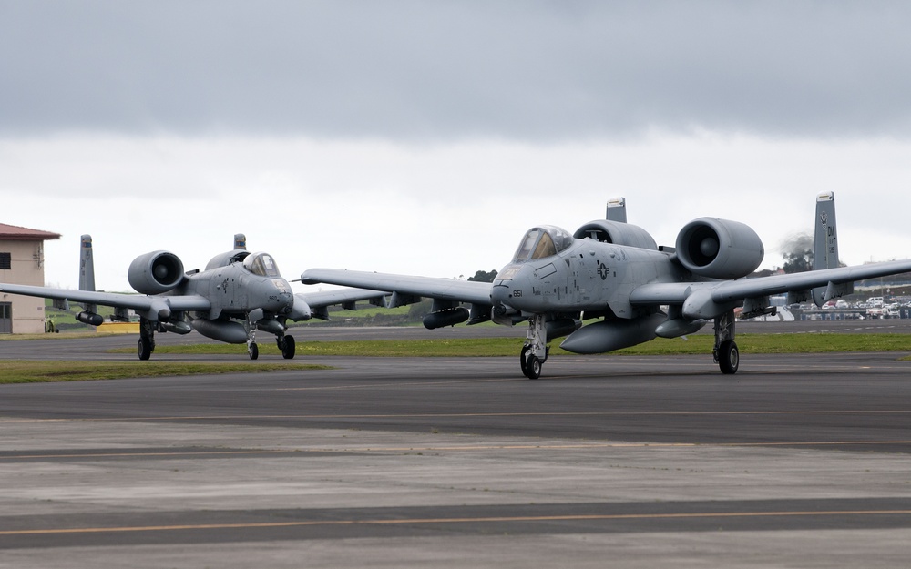 TSP A-10s land at Lajes