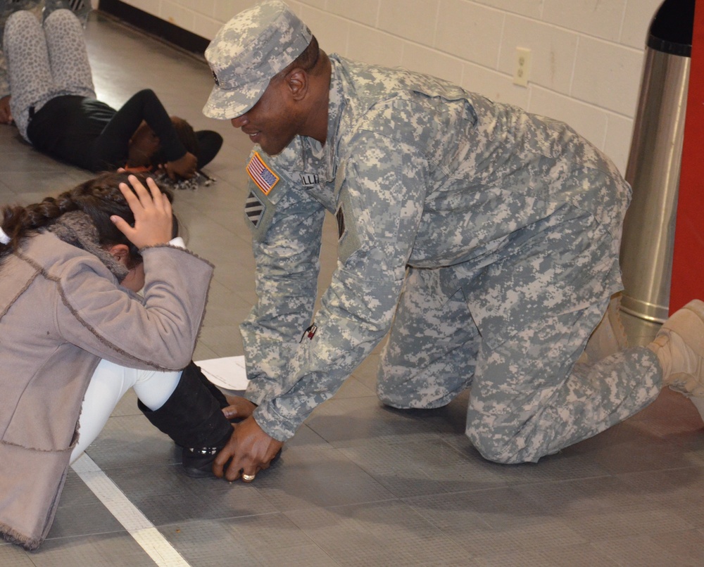 HHT Soldiers volunteer at Girls Inc.