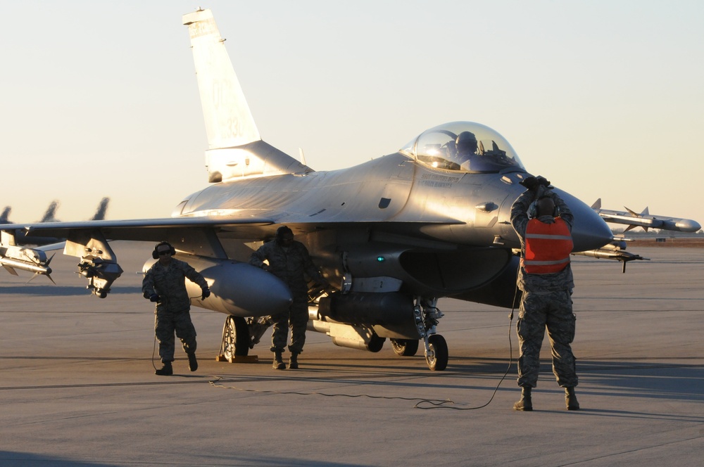 DC Air National Guard members prepare F-16C for flight