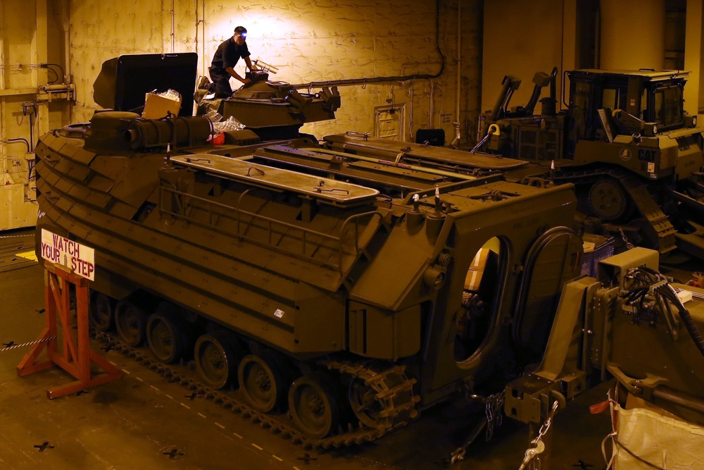 Marines prepare AAVs for Cobra Gold