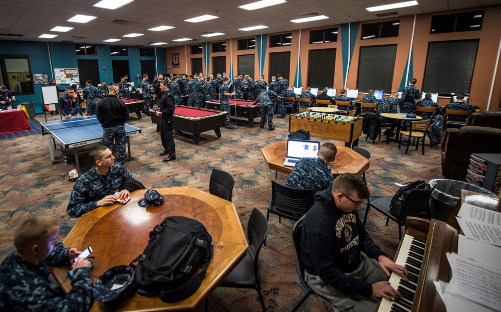 Nuke school Sailors bond, relax after hours