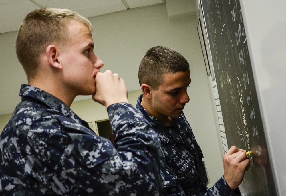 Nuke school Sailors “burn midnight oil” studying