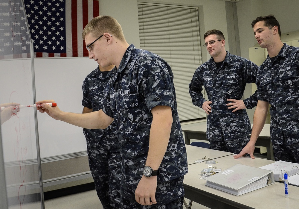 Nuke school Sailors “burn midnight oil” studying