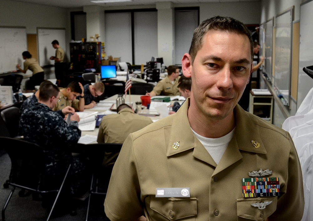 Nuke school Sailors “burn midnight oil” studying